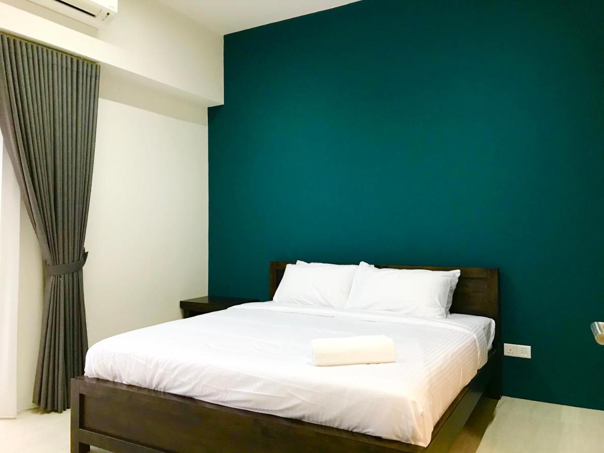 By The Beach - Luxury 2 Bedrooms Family Suite บาตูเฟอริงกี ภายนอก รูปภาพ