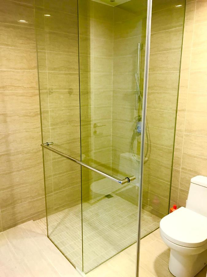 By The Beach - Luxury 2 Bedrooms Family Suite บาตูเฟอริงกี ภายนอก รูปภาพ