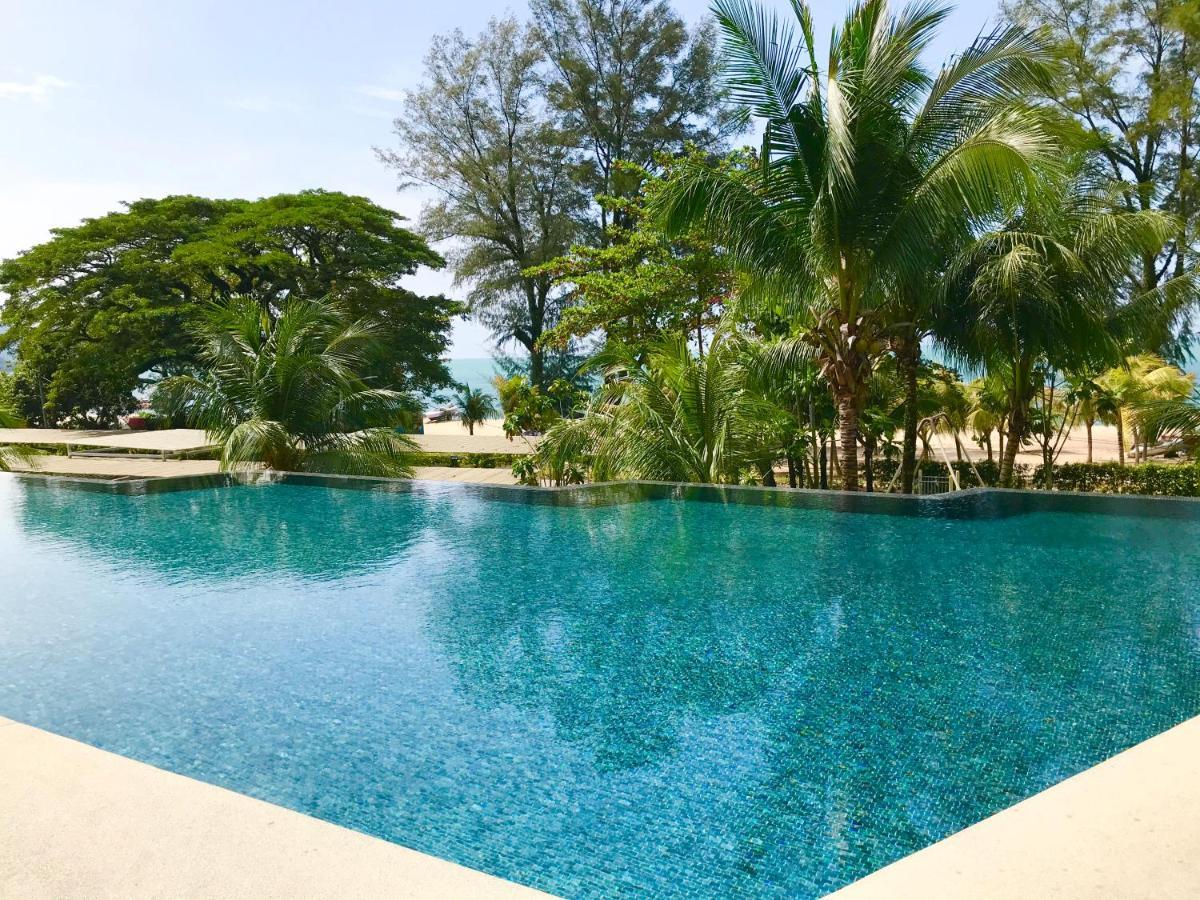 By The Beach - Luxury 2 Bedrooms Family Suite บาตูเฟอริงกี ภายนอก รูปภาพ