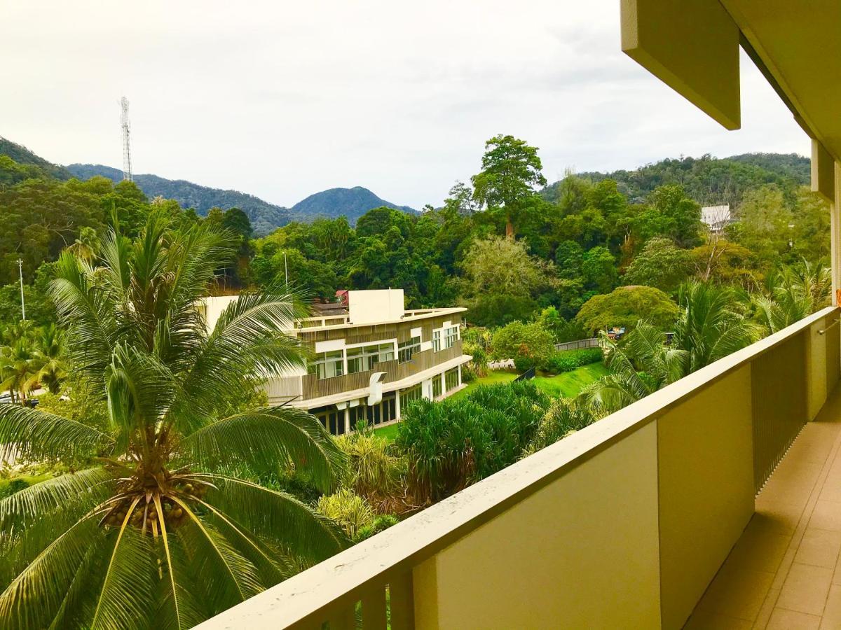 By The Beach - Luxury 2 Bedrooms Family Suite บาตูเฟอริงกี ภายนอก รูปภาพ