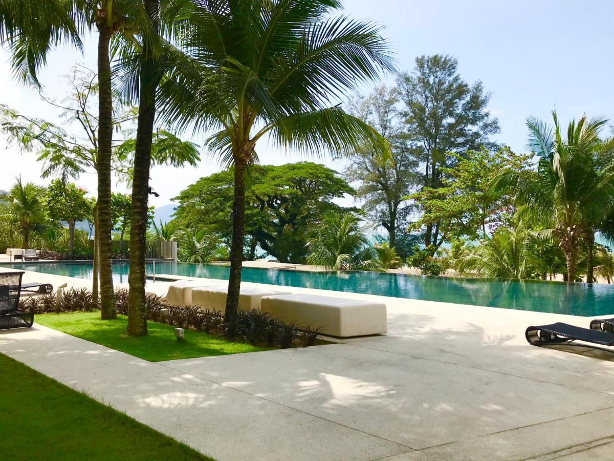 By The Beach - Luxury 2 Bedrooms Family Suite บาตูเฟอริงกี ภายนอก รูปภาพ