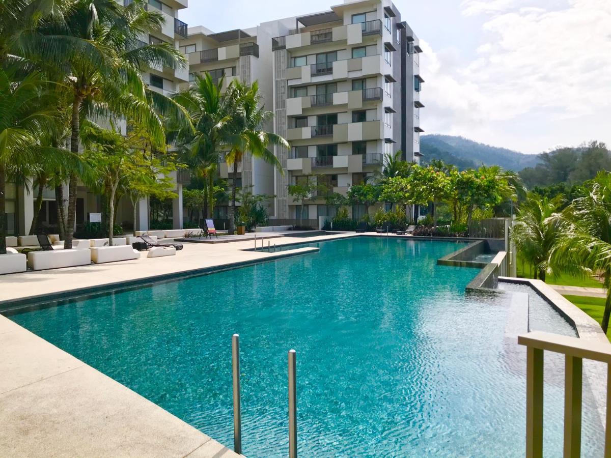 By The Beach - Luxury 2 Bedrooms Family Suite บาตูเฟอริงกี ภายนอก รูปภาพ