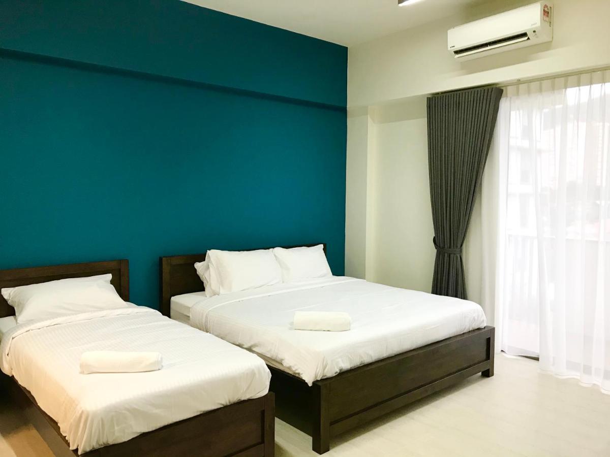 By The Beach - Luxury 2 Bedrooms Family Suite บาตูเฟอริงกี ภายนอก รูปภาพ
