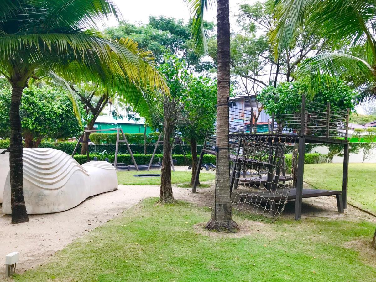 By The Beach - Luxury 2 Bedrooms Family Suite บาตูเฟอริงกี ภายนอก รูปภาพ