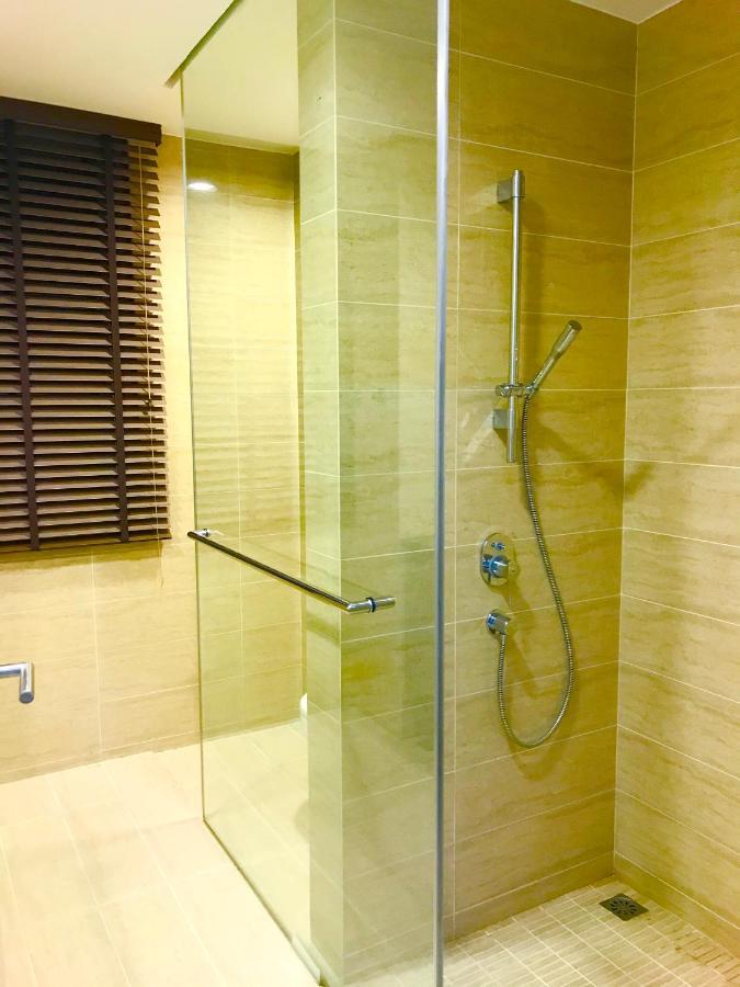By The Beach - Luxury 2 Bedrooms Family Suite บาตูเฟอริงกี ภายนอก รูปภาพ